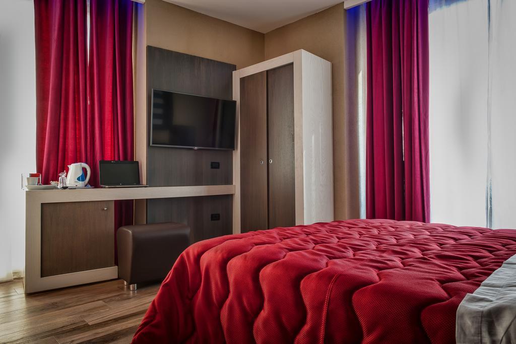 Hotel Angioino & 3*