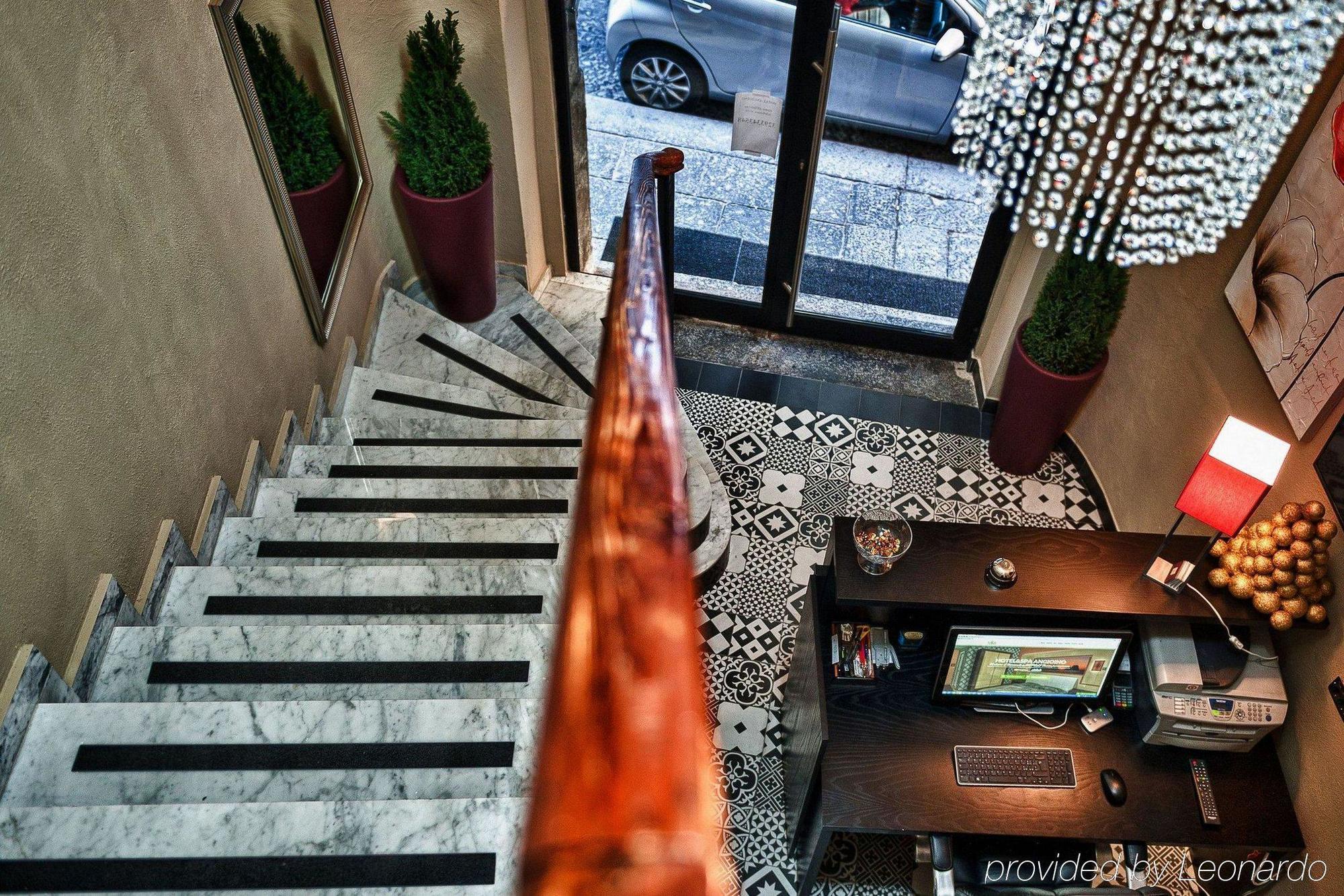 Angioino & Hotel 3*