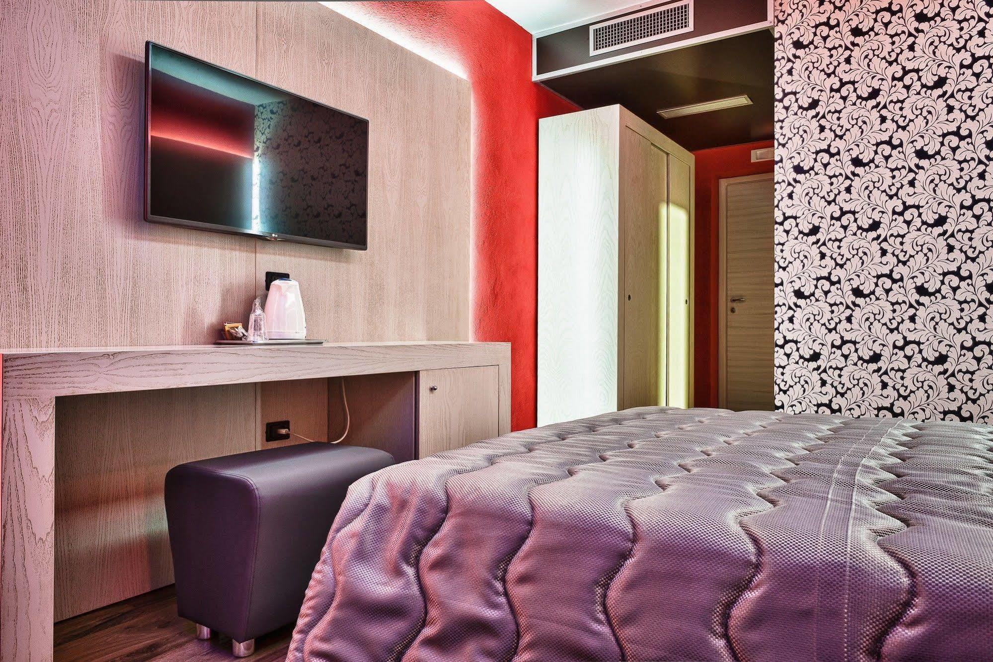 Hotel Angioino & 3*